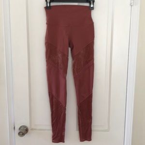 Alo Yoga Luxe Shiela Leggings in Rosewood